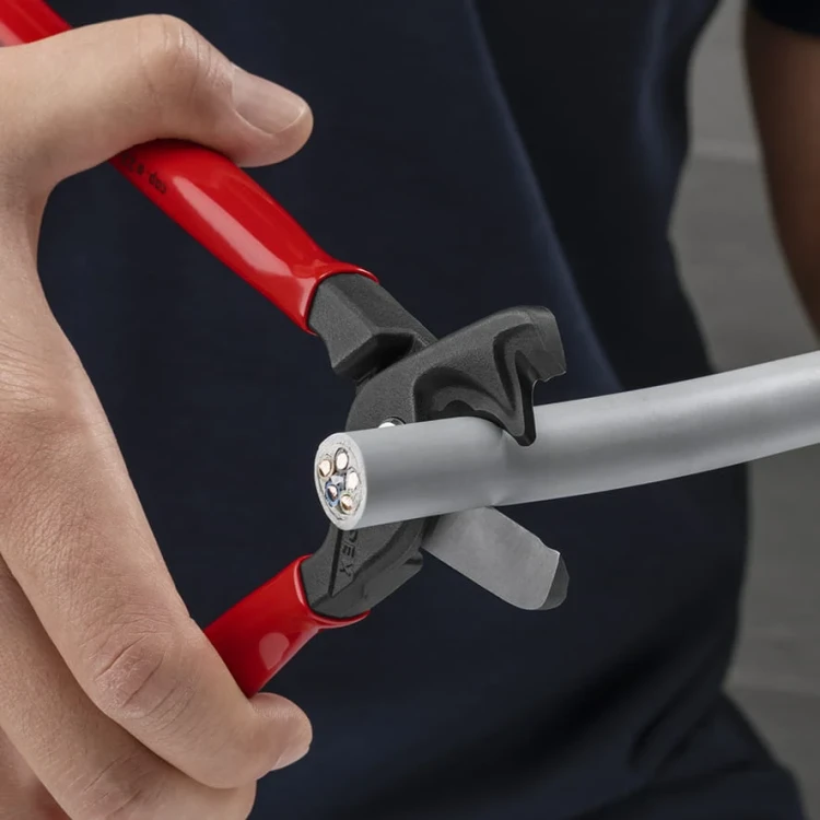 Nożyce do cięcia kabli i przewodów, PCW StepCut® XL Knipex 95 11 225 - w uzyciu 4