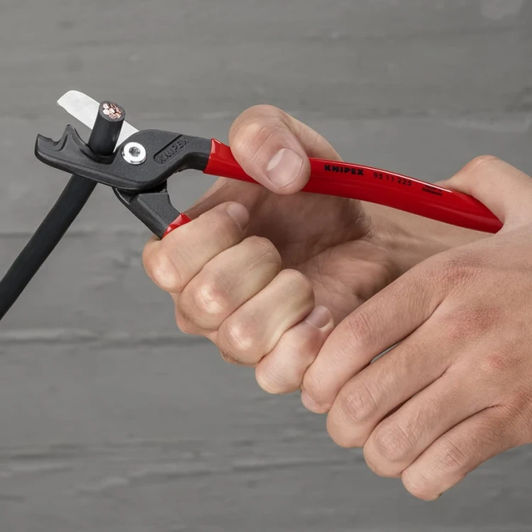 Nożyce do cięcia kabli i przewodów, PCW StepCut® XL Knipex 95 11 225  - w uzyciu 6