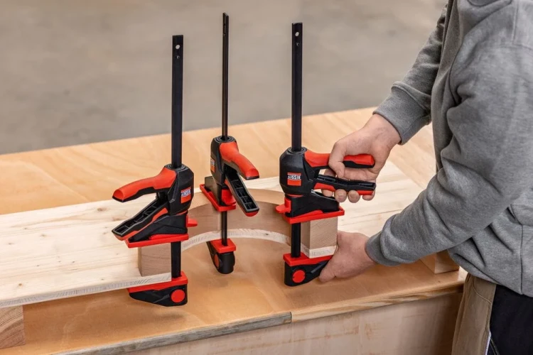 Zestaw 2 ścisków (zacisków) jednoręcznych szybkomocujących z uchwytem obrotowym 110/40 mm Bessey EZ360S-11SET - w użyciu 4