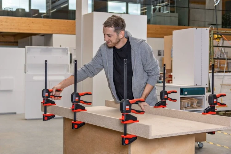 Zestaw 2 ścisków (zacisków) jednoręcznych szybkomocujących z uchwytem obrotowym 110/40 mm Bessey EZ360S-11SET - w użyciu 5