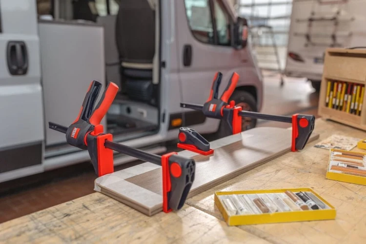 Zestaw 2 ścisków (zacisków) jednoręcznych szybkomocujących z uchwytem obrotowym 110/40 mm Bessey EZ360S-11SET - w użyciu 7