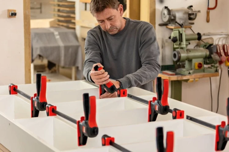 Zestaw 2 ścisków (zacisków) jednoręcznych szybkomocujących z uchwytem obrotowym 110/40 mm Bessey EZ360S-11SET - w użyciu 12