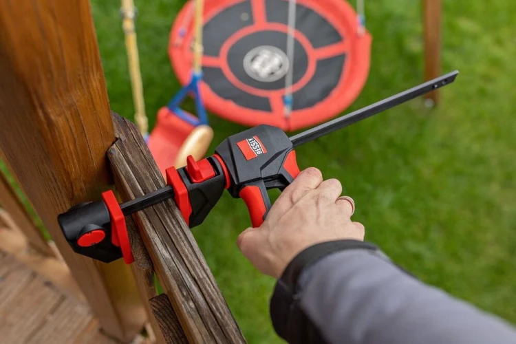 Zestaw 2 ścisków (zacisków) jednoręcznych szybkomocujących z uchwytem obrotowym 110/40 mm Bessey EZ360S-11SET - w użyciu 13