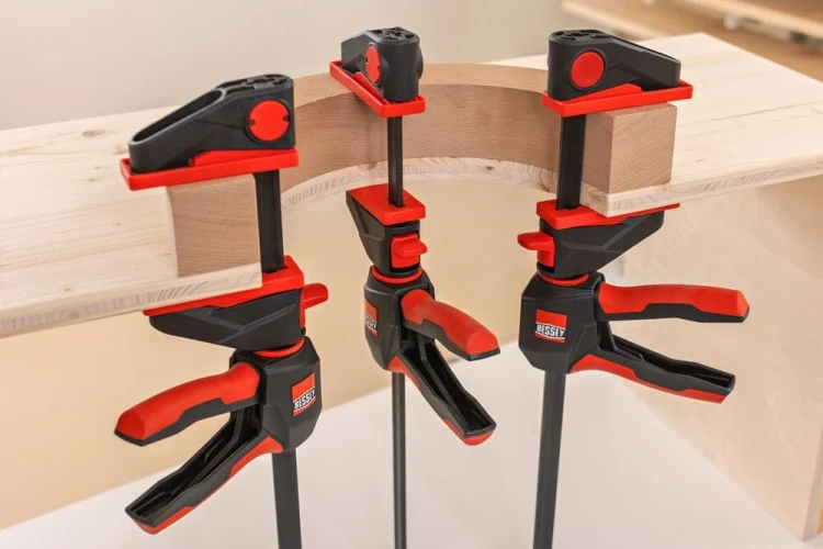 Zestaw 2 ścisków (zacisków) jednoręcznych szybkomocujących z uchwytem obrotowym 110/40 mm Bessey EZ360S-11SET - w użyciu 6