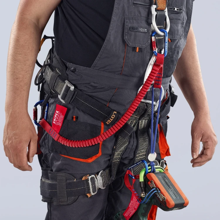Linka zabezpieczająca z karabińczykiem Knipex 00 50 12 T BK - w użyciu 2
