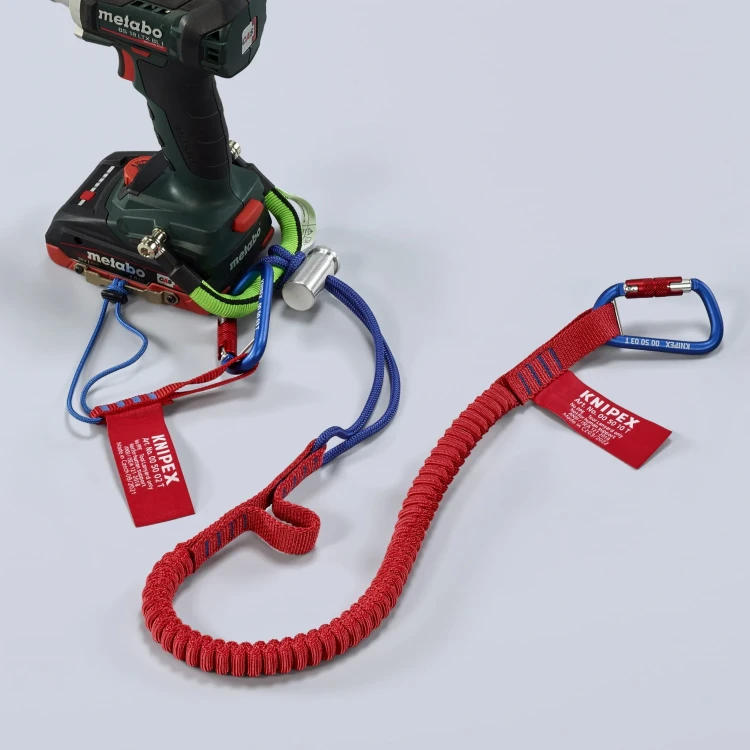Linka zabezpieczająca z karabińczykiem Knipex 00 50 12 T BK - w użyciu 4