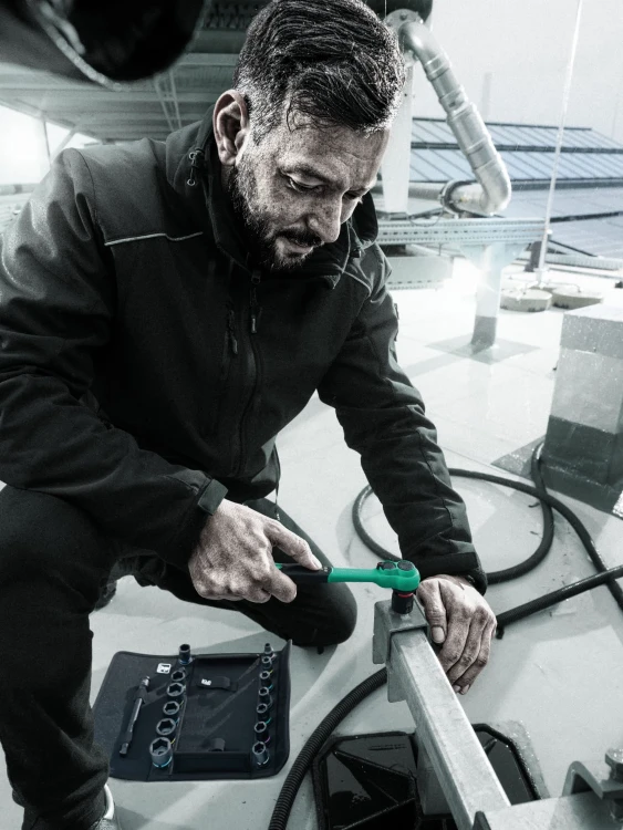 Grzechotka 3/8" Zyklop Comfort 8010 B, z przełącznikiem zmiany kierunku pracy Wera - podczas pracy