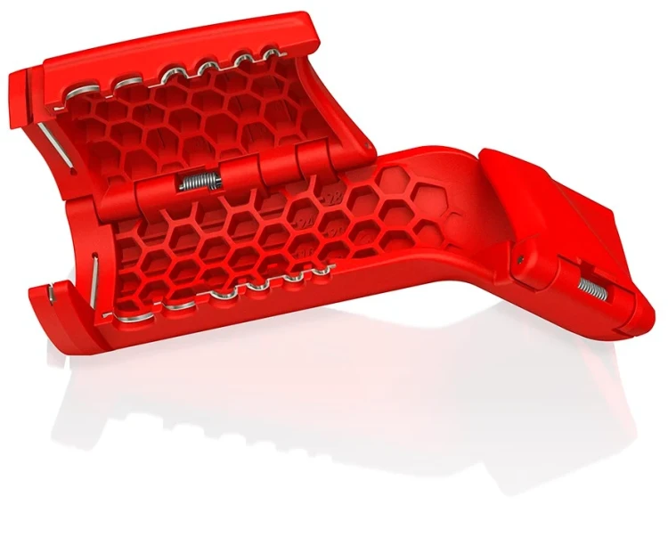 Ściągacz izolacji zewnętrznej z przewodów okrągłych śr. 12–28 mm ErgoStrip XL Knipex 16 95 11 - w użyciu 2