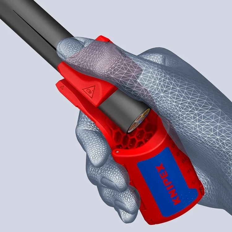 Ściągacz izolacji zewnętrznej z przewodów okrągłych śr. 12–28 mm ErgoStrip XL Knipex 16 95 11 - w użyciu 4