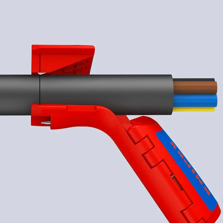 Ściągacz izolacji zewnętrznej z przewodów okrągłych śr. 12–28 mm ErgoStrip XL Knipex 16 95 11 - w użyciu 13
