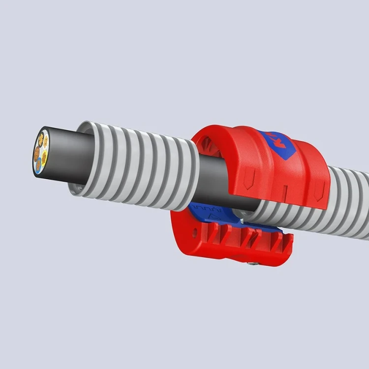 Obcinak do cięcia okrągłych rur falistych o śr. 19-56 mm BiX Knipex 90 22 10 V01 - w użyciu 8